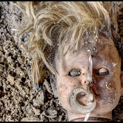 dort liegen? : Puppe, Puppenfabrik