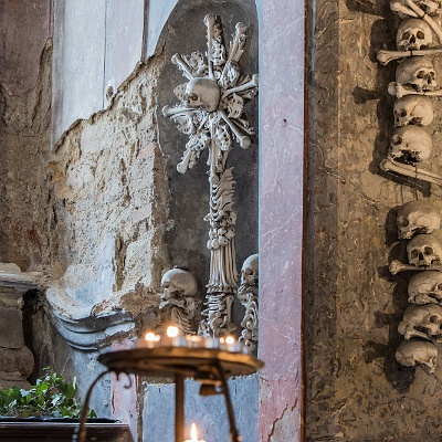 WEB IMG 0335 : Beinhaus, Knochenkirche