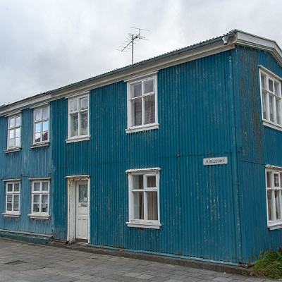 Wohnhaus mit Wellblech