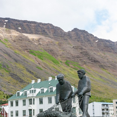 Denkmal vor dem Kulturhaus