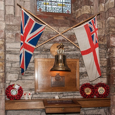 die geborgene Schiffsglocke der HMS Royal Oak : Schottland, Kirkwall, Orkney
