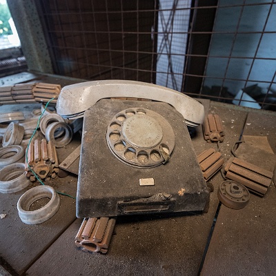 das nannte man früher Telefon : Beschläge, Fabrik, Lost Place