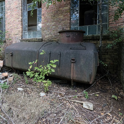 Inhalt unbekannt : Beschläge, Fabrik, Lost Place